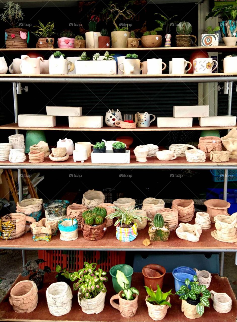 Pottery for plants, sale in jj market.