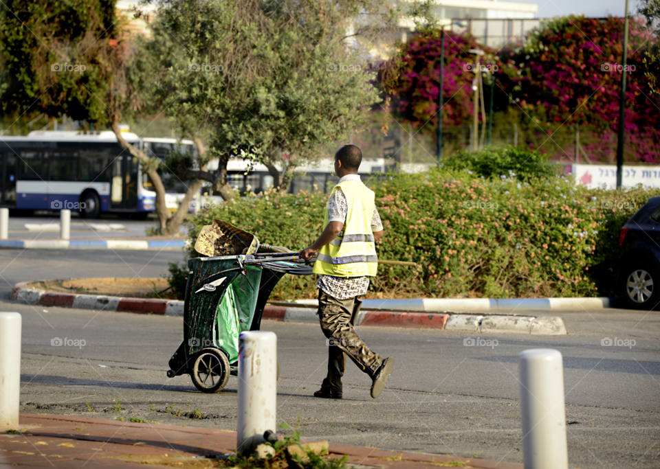 cleaning the streets of tel-aviv