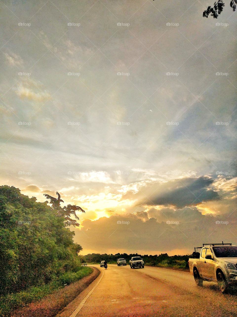 Photos of light and shadow in the evening and natural atmosphere.