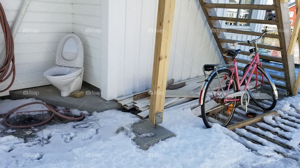 Outdoor toilet