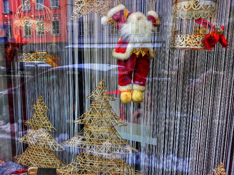 Santa Claus in the shop window