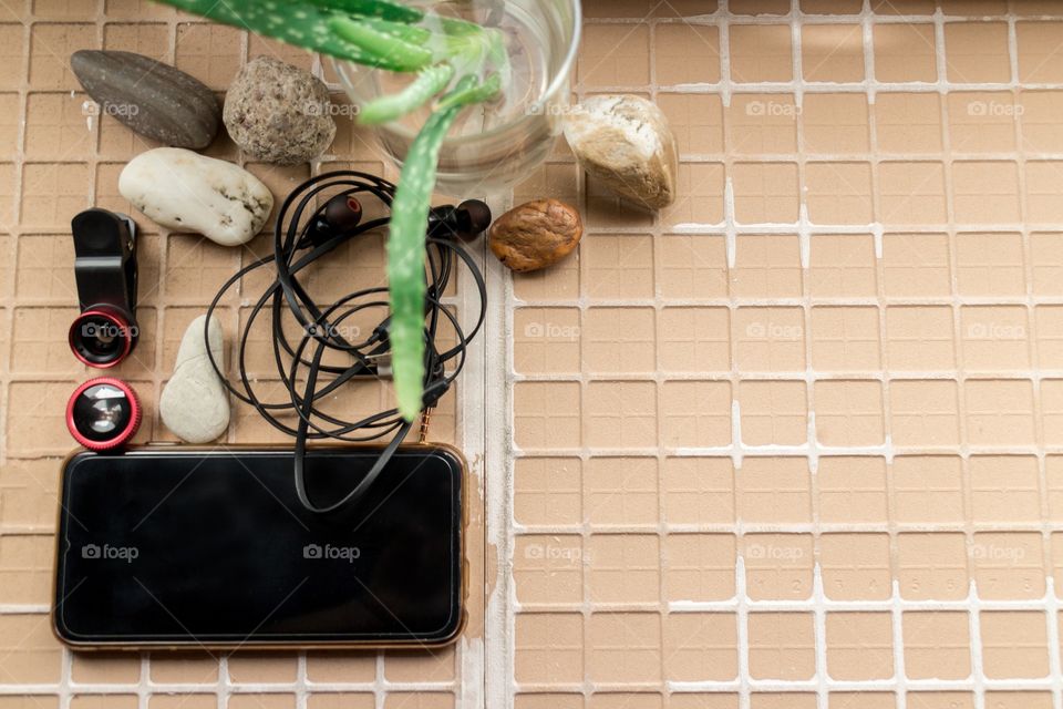 Cellphone on Ceramic 