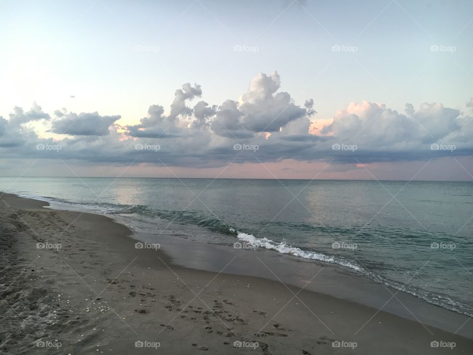 Quiet ocean dusk 