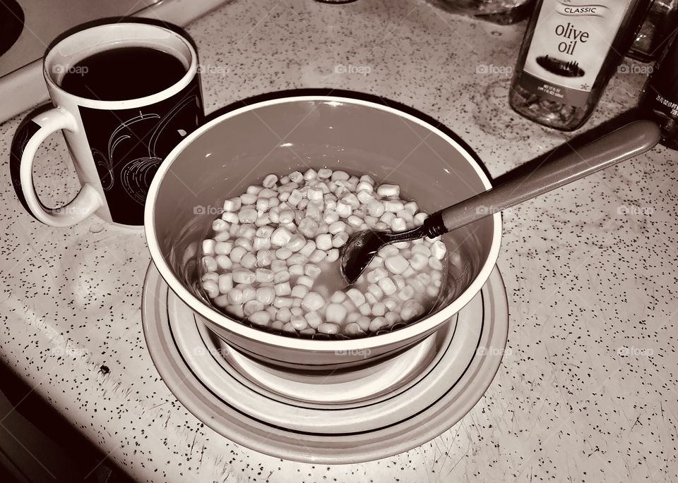 A simple midnight dinner without the fuss. No mess. No cleaning. Just a canned food and an instant black coffee to complement the meal. Not to mention healthy eating as well.