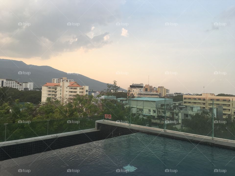 Relaxing with good a good view and feel fresh with rain.