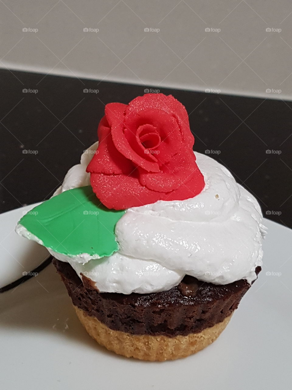 S'mores cake, sugar rose