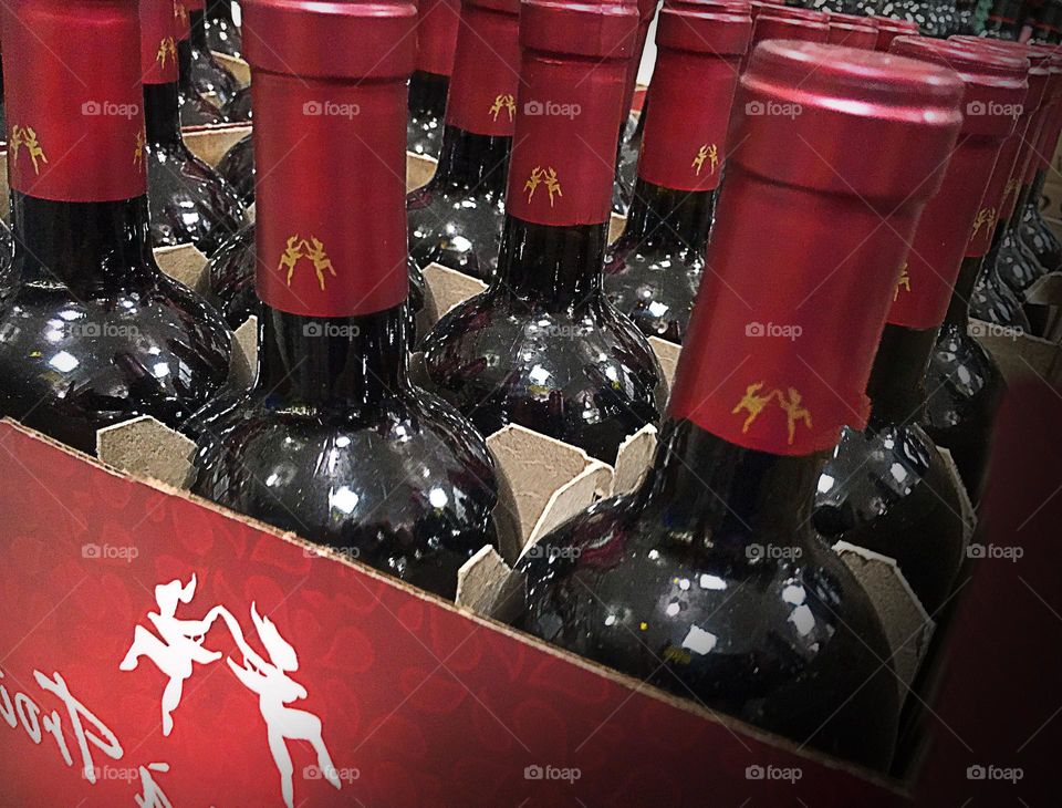 Viva Magenta wine bottles.