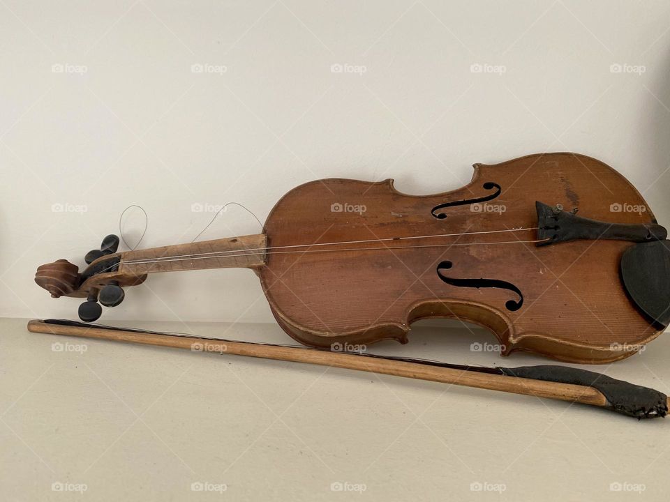 Old violin and bow