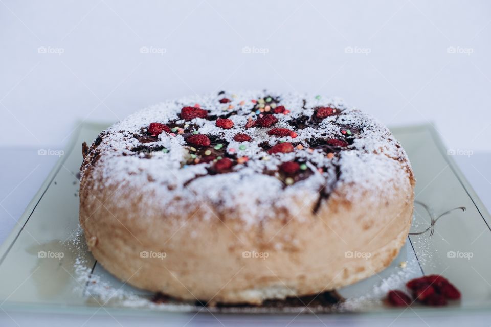 pie on a plate, cake with berries