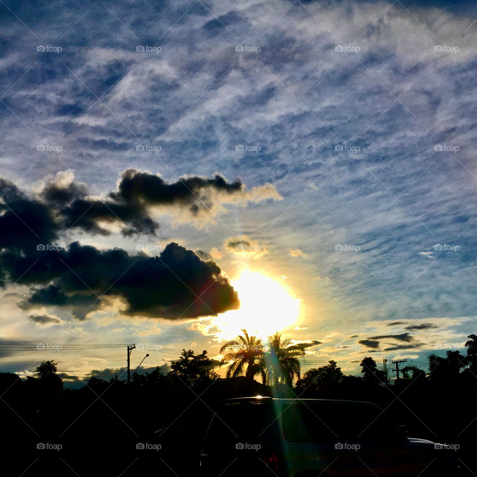 🌄#Entardecer que nos traz motivação!
Como não se inspirar com a beleza da #natureza?
📸 🌗
#fotografia #sol #sun #sky #céu #nature #horizonte #paisagem #landscape #inspiração #mobgrafia #XôStress #FotografiaÉNossoHobby 