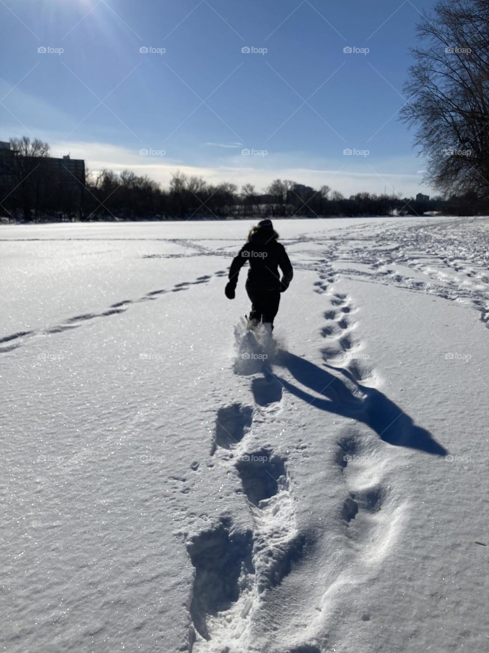 Spectacular winter snowshoe on the Rideau River.