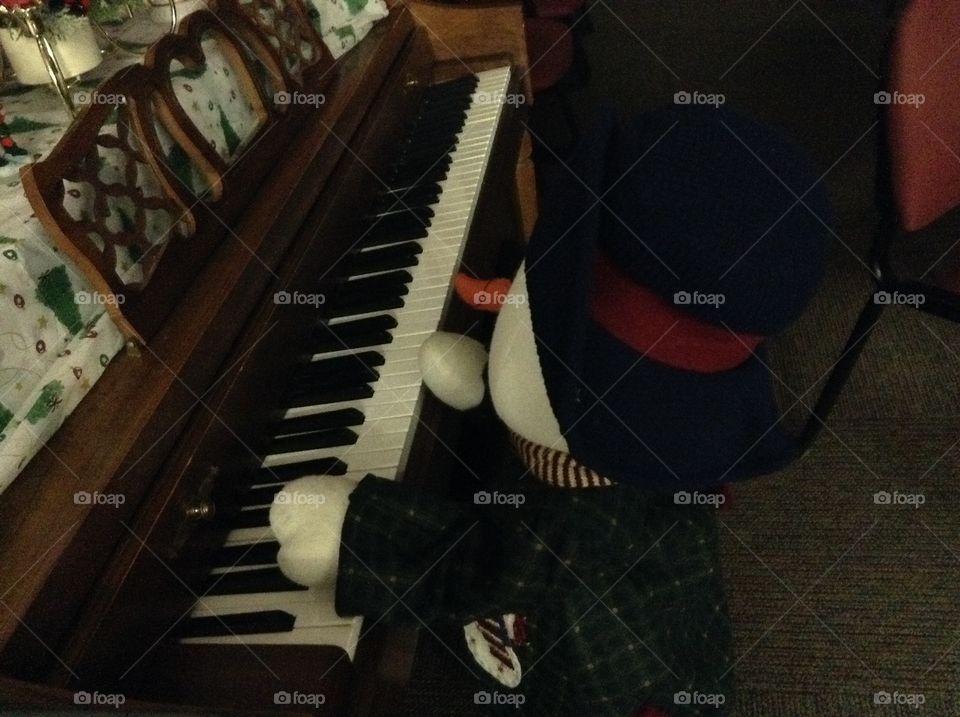 Snowman decoration playing piano