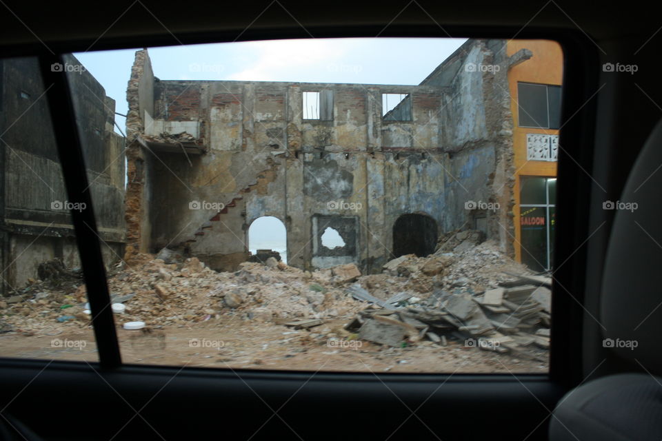 6 years after 2004 tsunami, Sri Lanka still has ruins.