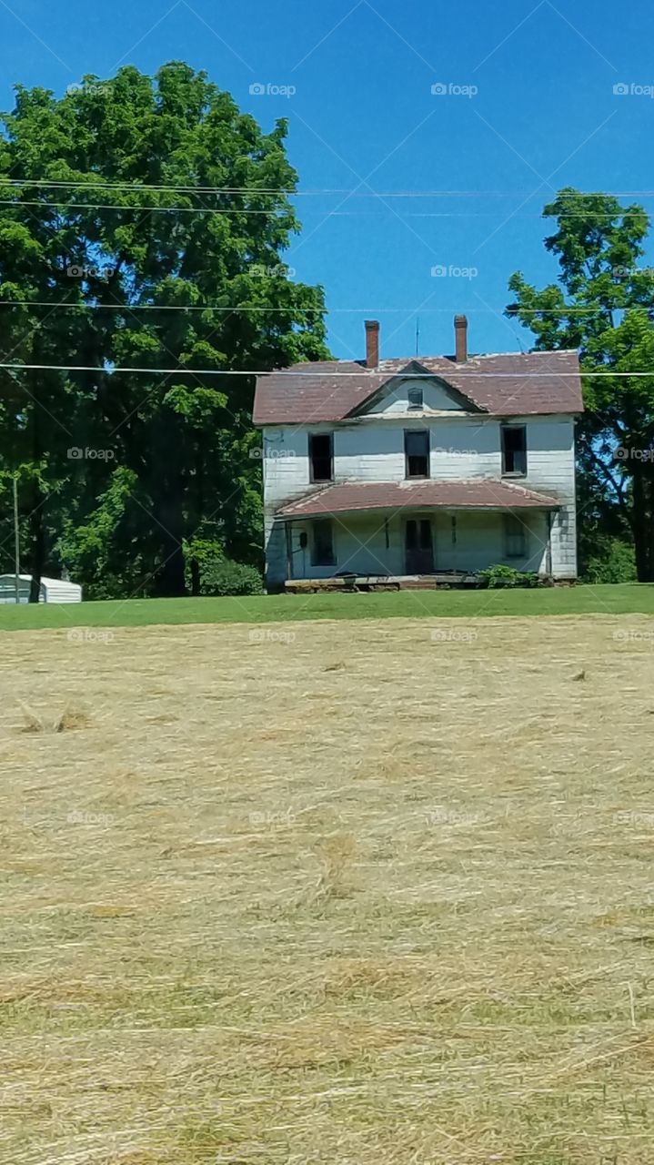 I just love run-down old houses