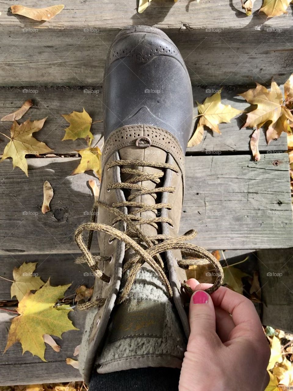 Tying up winter boots 
