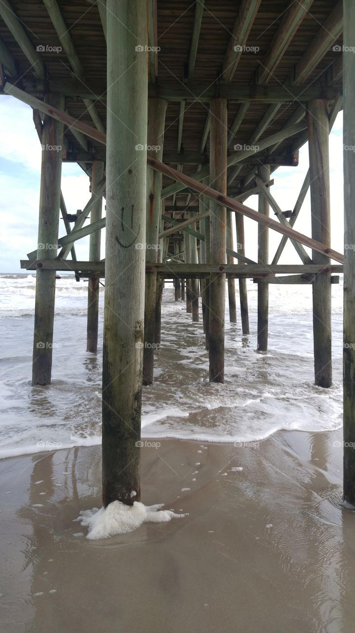 Smile under the pier