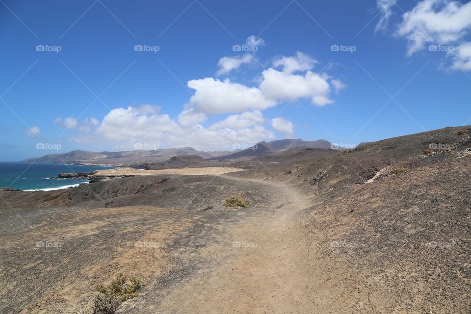 A dessert tracking road