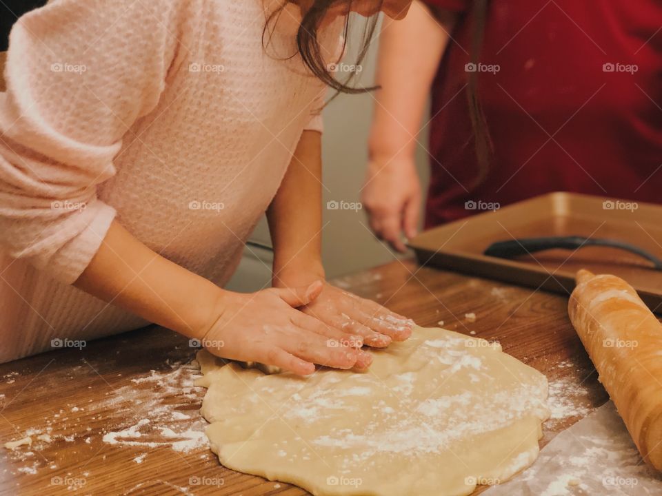 Baking Christmas cookies with family 