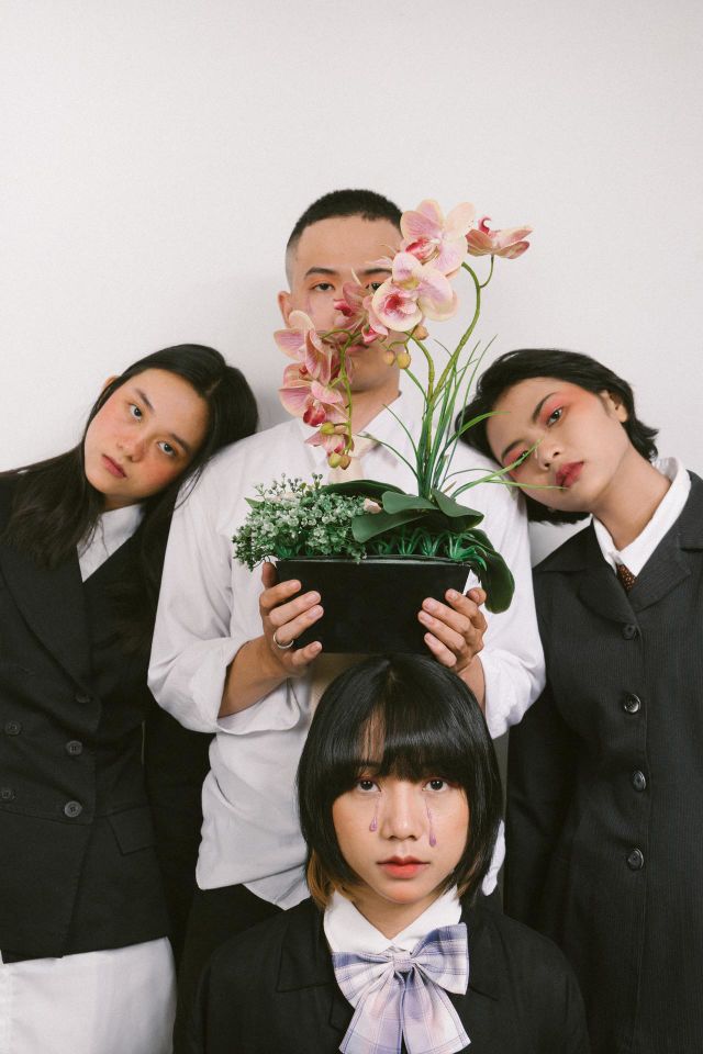 The Best Photo in Indonesia.

The Lost and Found Flower