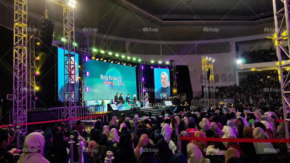 orang orang ada di event