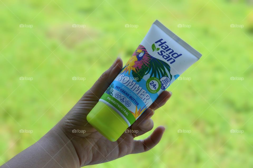 Protect your hands skin during Sommer.