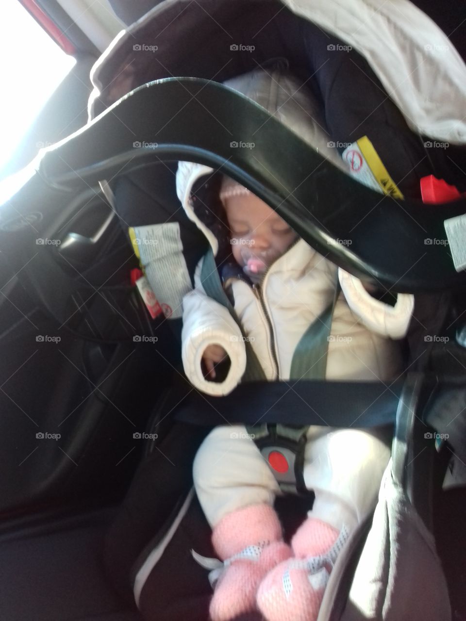 baby sleeping while on travelling inside the car