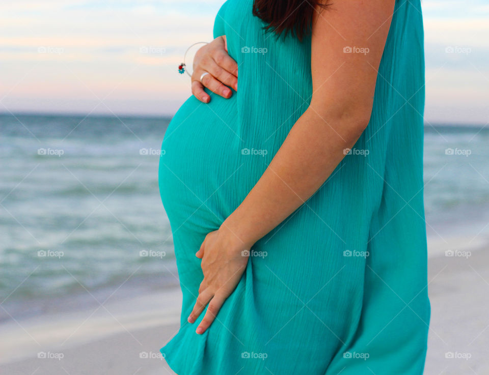 pregnant women on beach