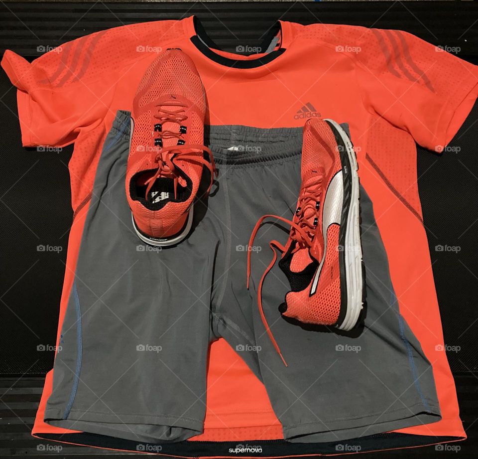 🏃‍♂️ 🇺🇸 Good Morning!  Everything ready to sweat the shirt. Let's go for a good morning jog?  Running is good for your health! / 🇧🇷 Bom dia! Tudo pronto para suar a camisa. Vamos para um bom cooper matinal? Correr faz bem para a saúde! 