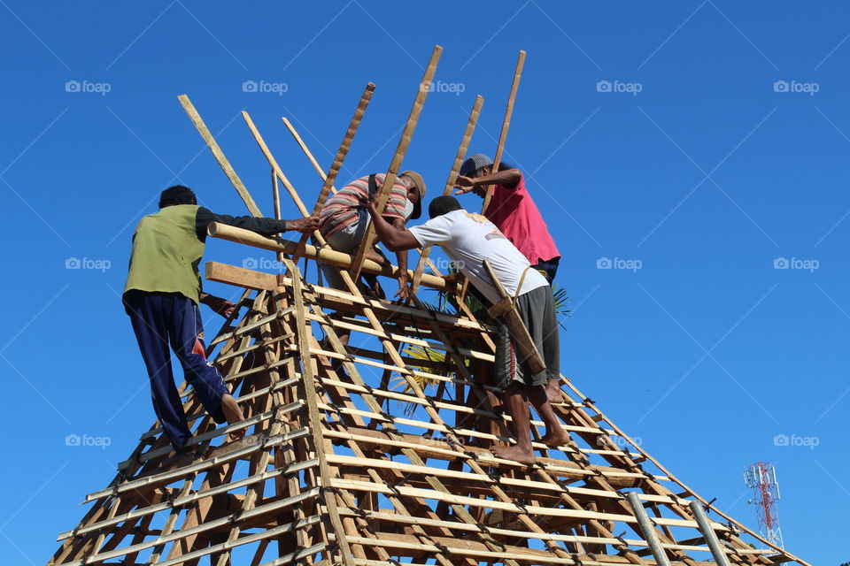 Build Traditional House Roof