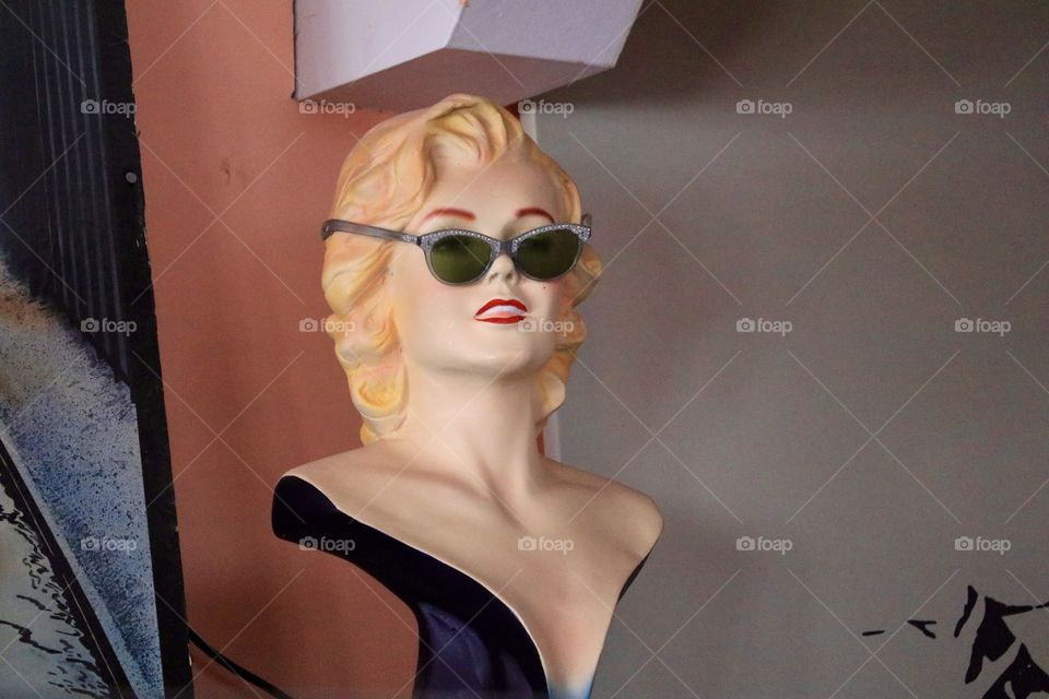 Vintage ceramic bust of Marilyn Munro wearing sunglasses