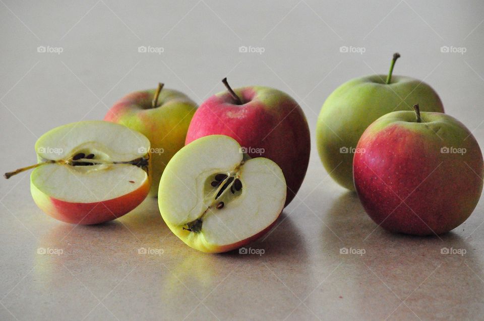 green and red apples on the table