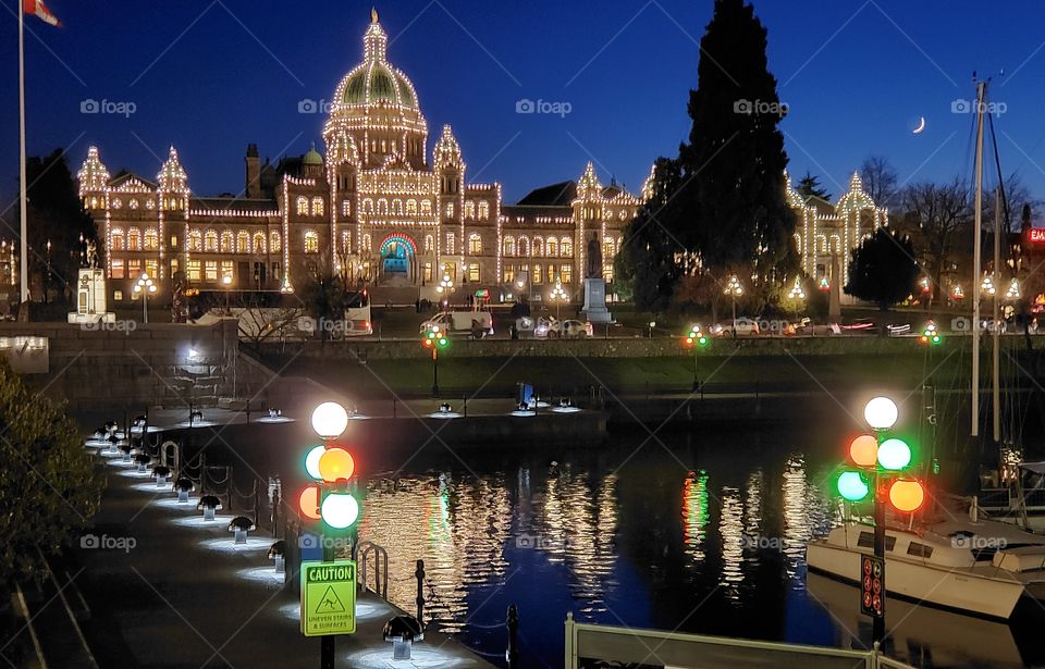 Parlament Victoria bc, Ca. Inner harbour center with clear sky and crescent aside, reflecting on the water, natural and artificial lights.