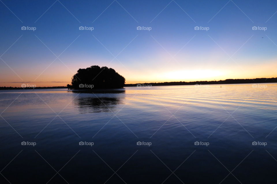 Sunrise at the lake 