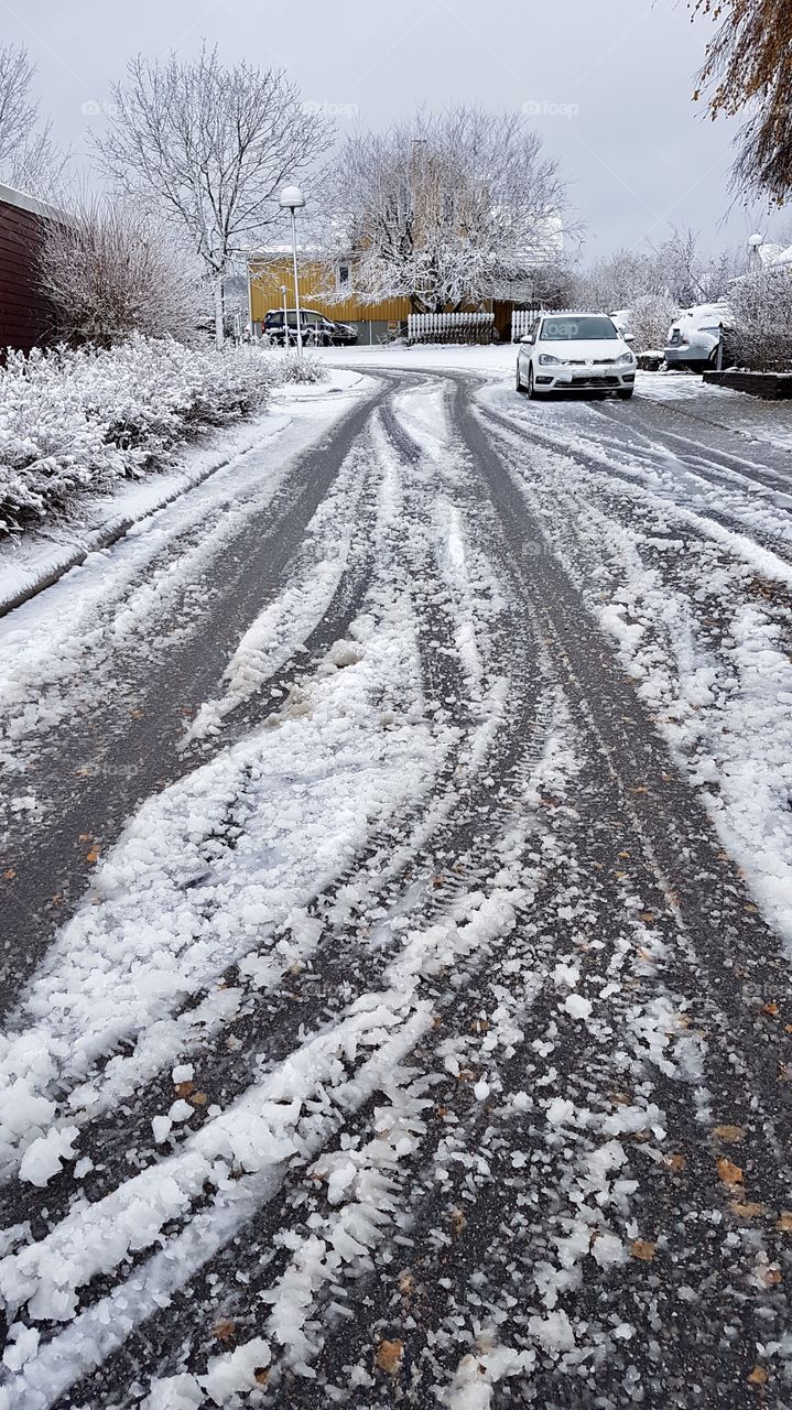 Snow slush on the street - snömodd på vägen 