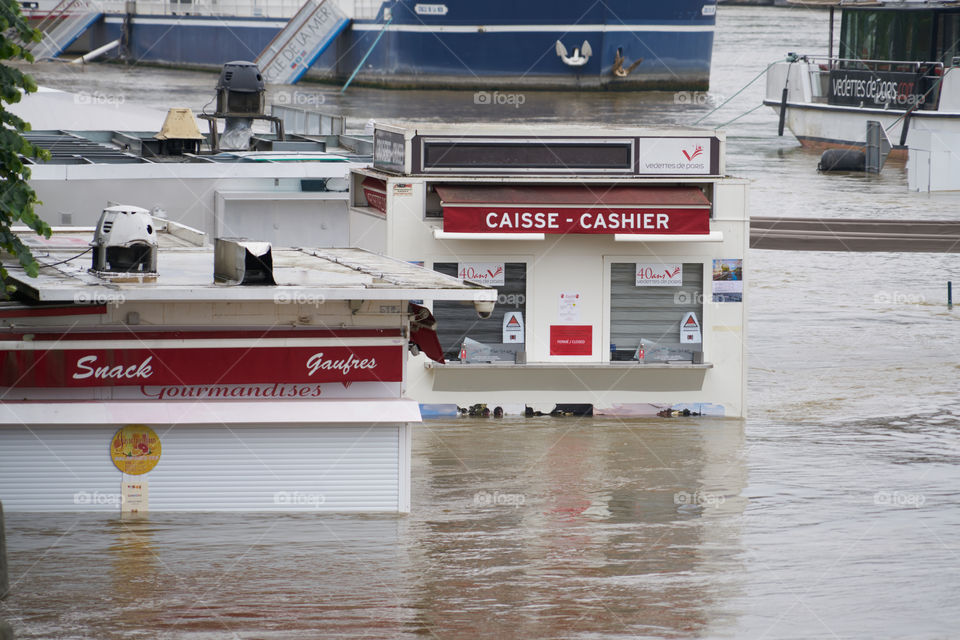 Desbordamiento del Río Sena a su paso por París. 