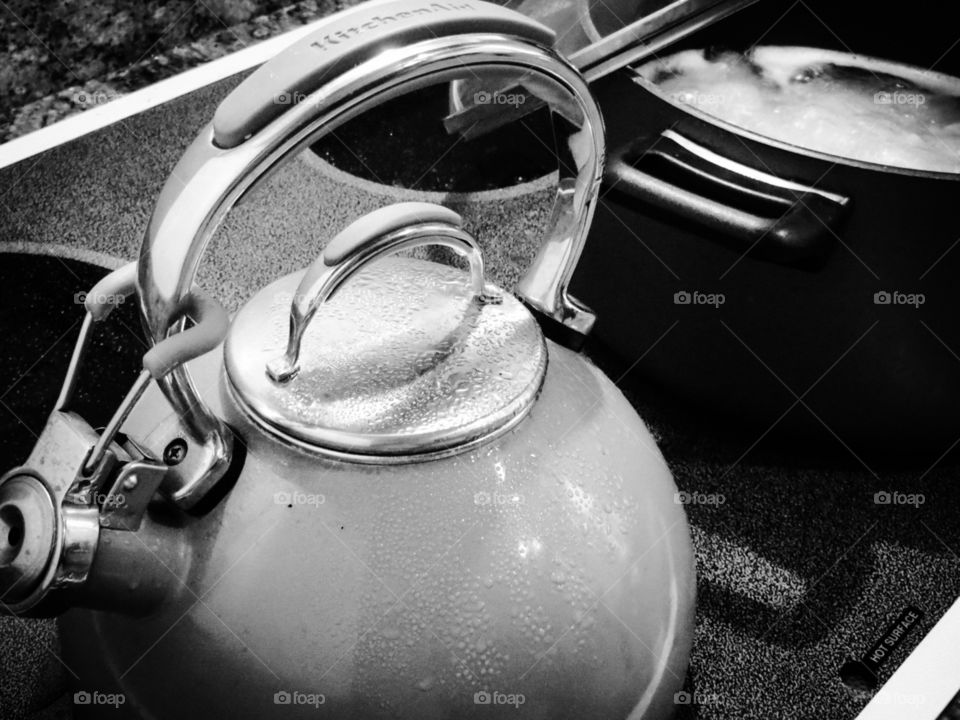 Pot & Kettle. The Pot & the Kettle, study in B&W