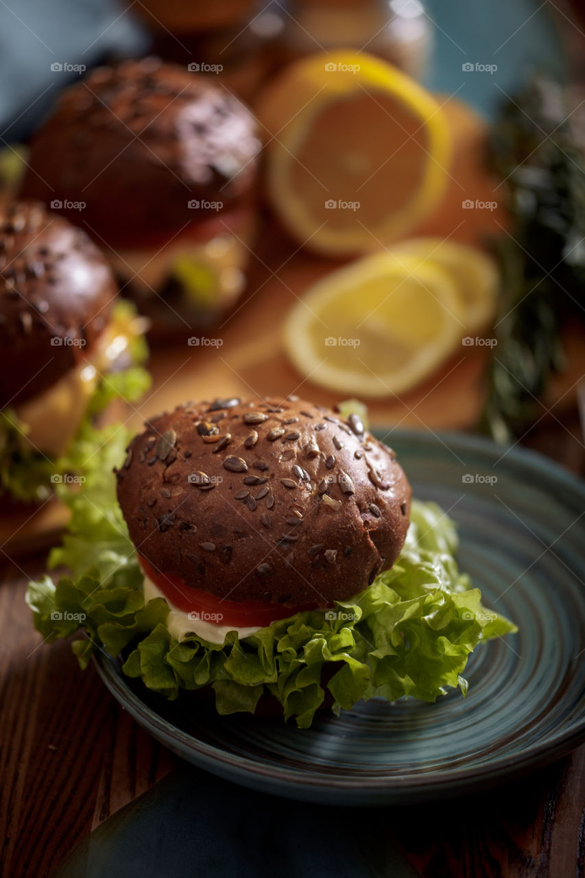 Classic burger with grain bread 