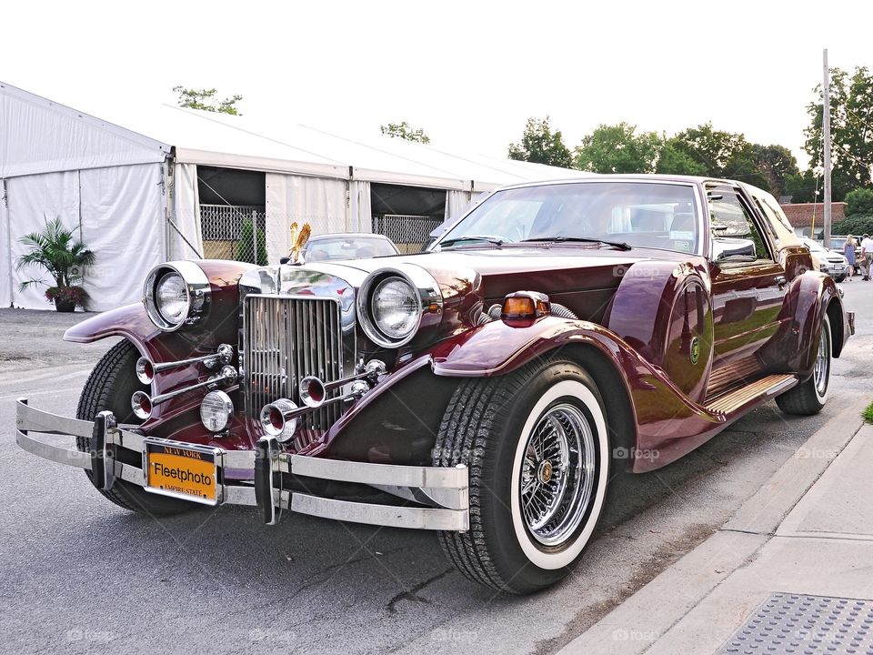 Golden Spirit Zimmer Motors. Classic design by American Zimmer Motors the Golden Spirit. A sports coupe with the classic style of a 30's roadster.