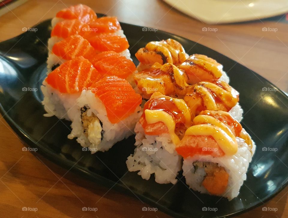 Crispy salmon Roll & Salmon Aburi Roll