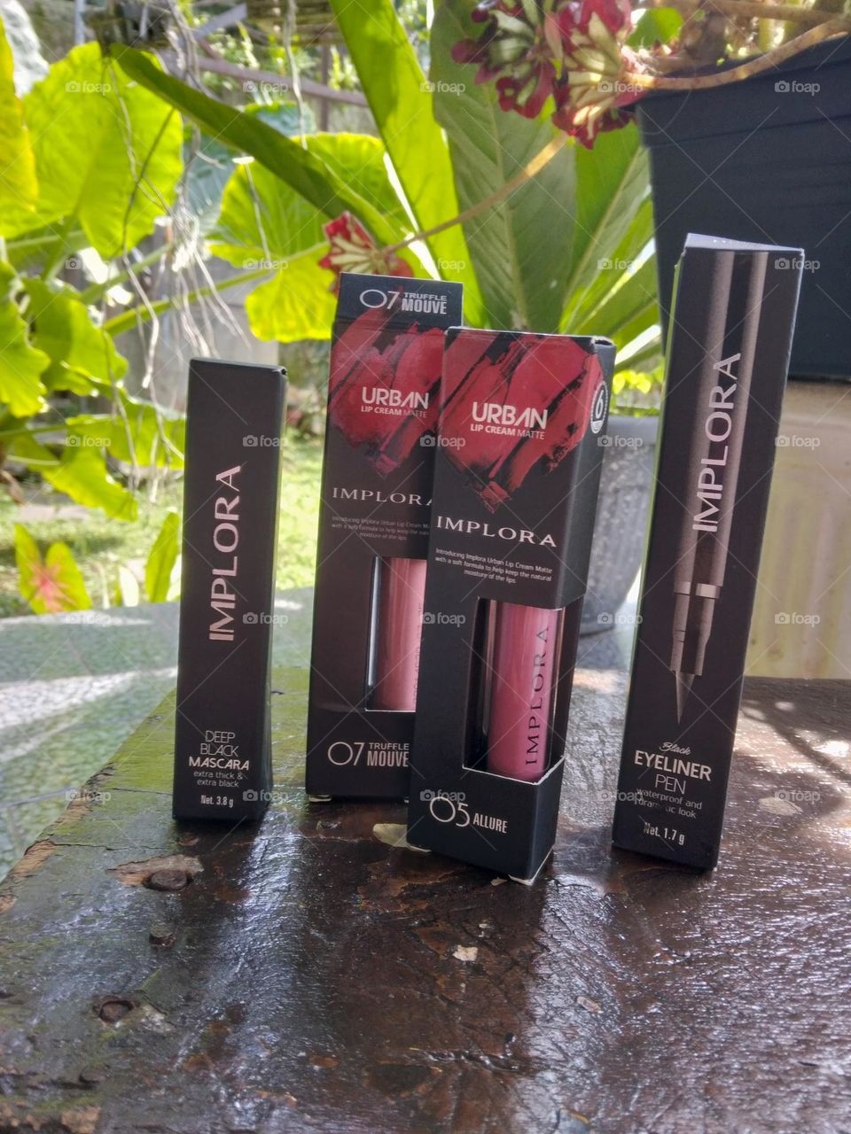 Implora lip cream matte, eyeliner pen, deep black mascara