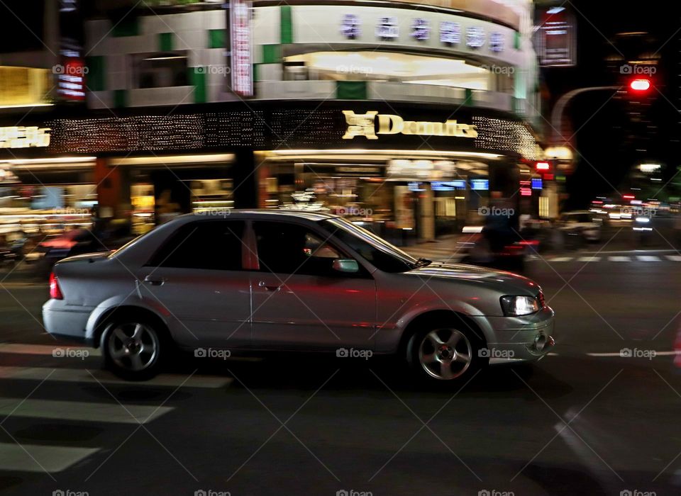 car driving on the road
panning
night shot