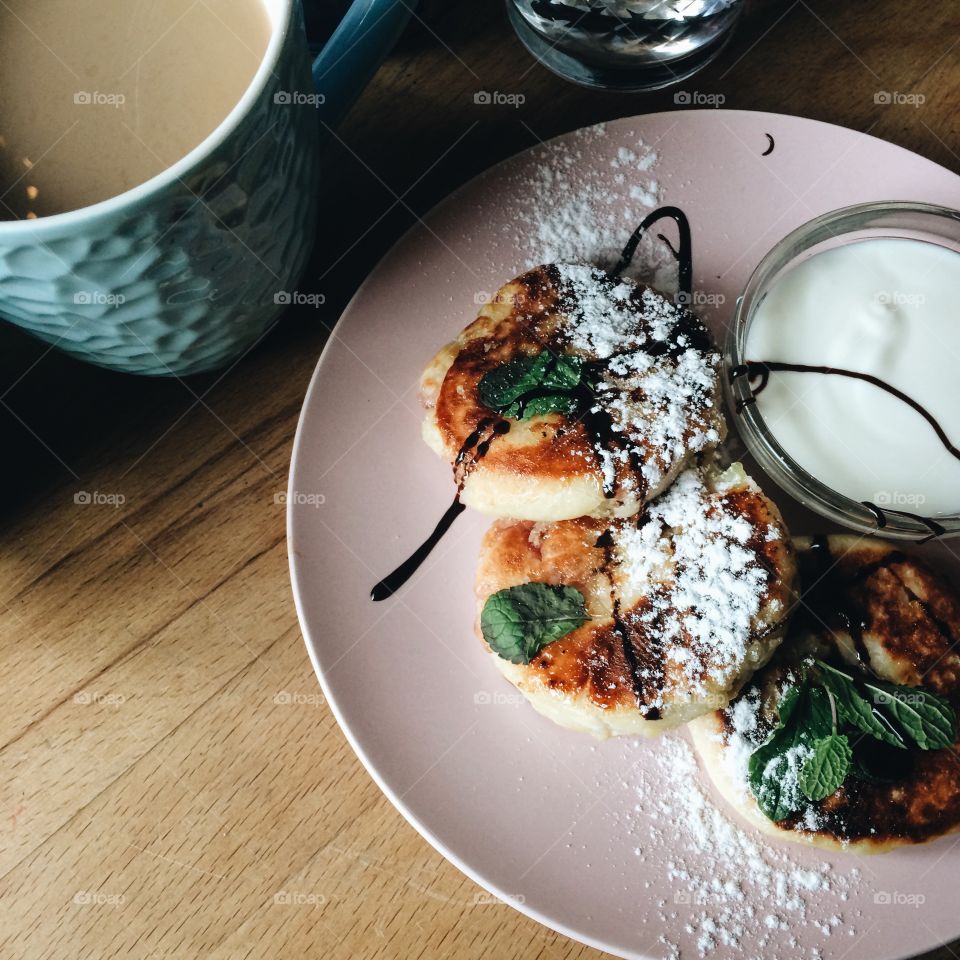 Coffee and cottage mini cakes