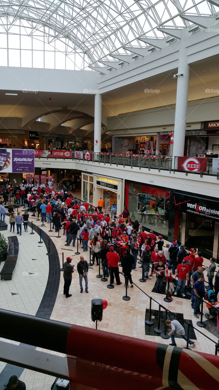 mall crowd