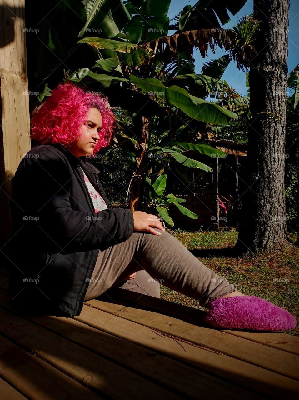 menina de cabelo rosa