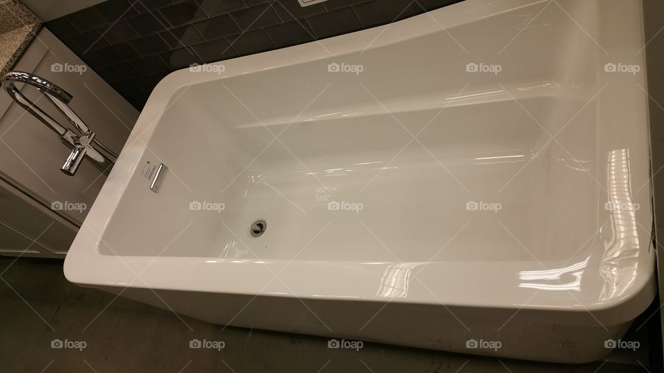 bath tub. white bath tub