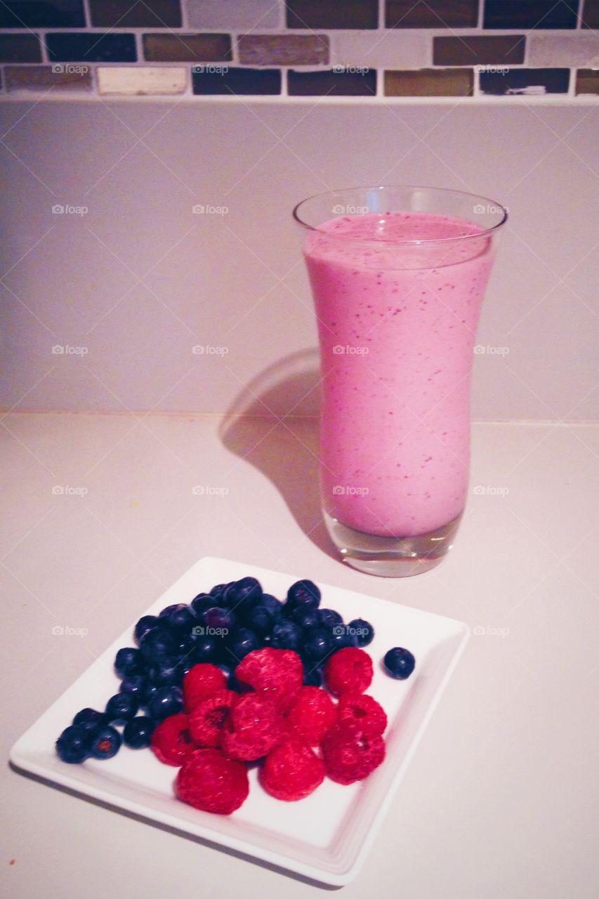 Powerful Breakfast. Berry Smoothie 