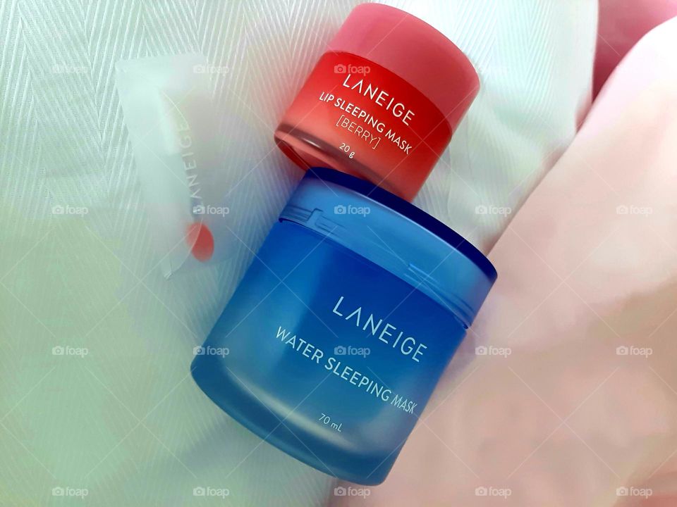 Overnight hydrating masks for face and lips. LANEIGE .