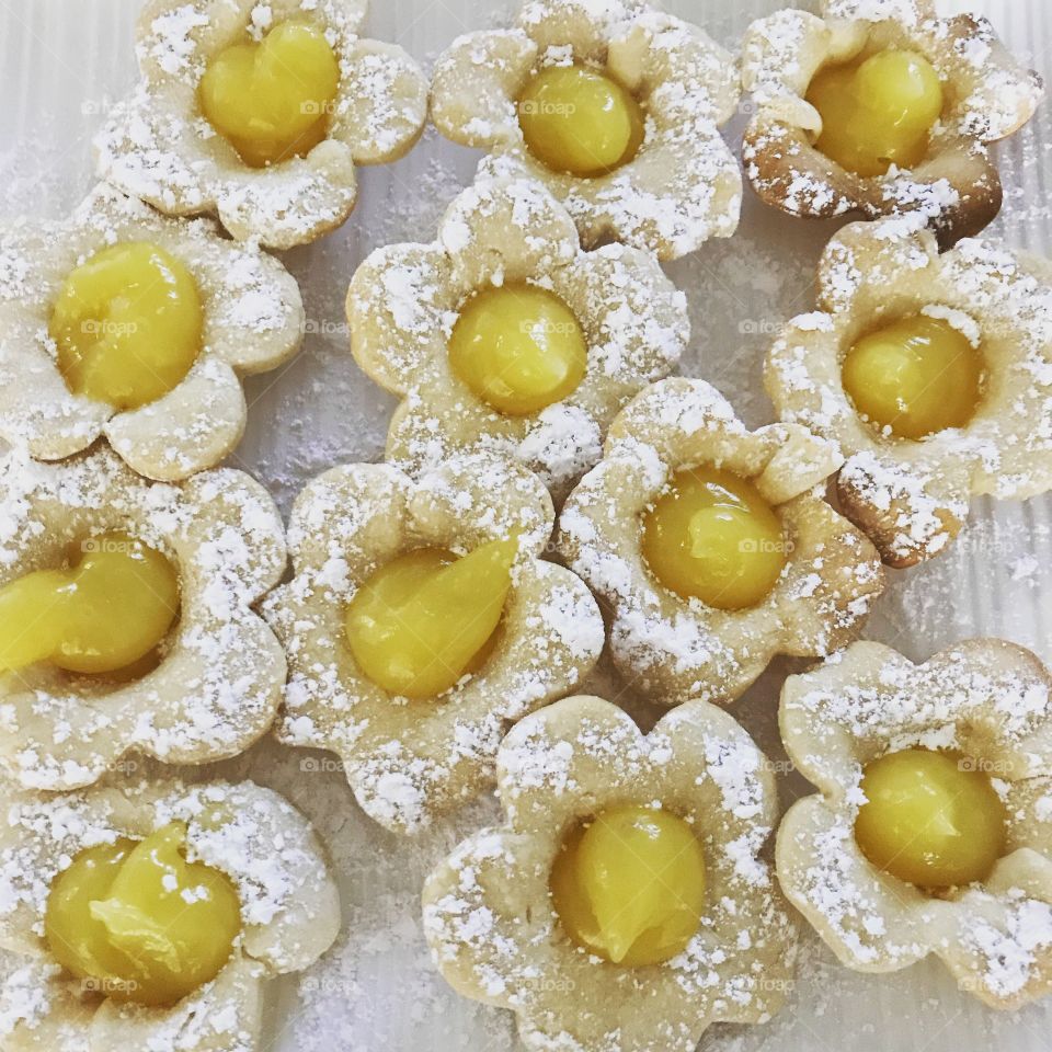 Lemon flower pastries 