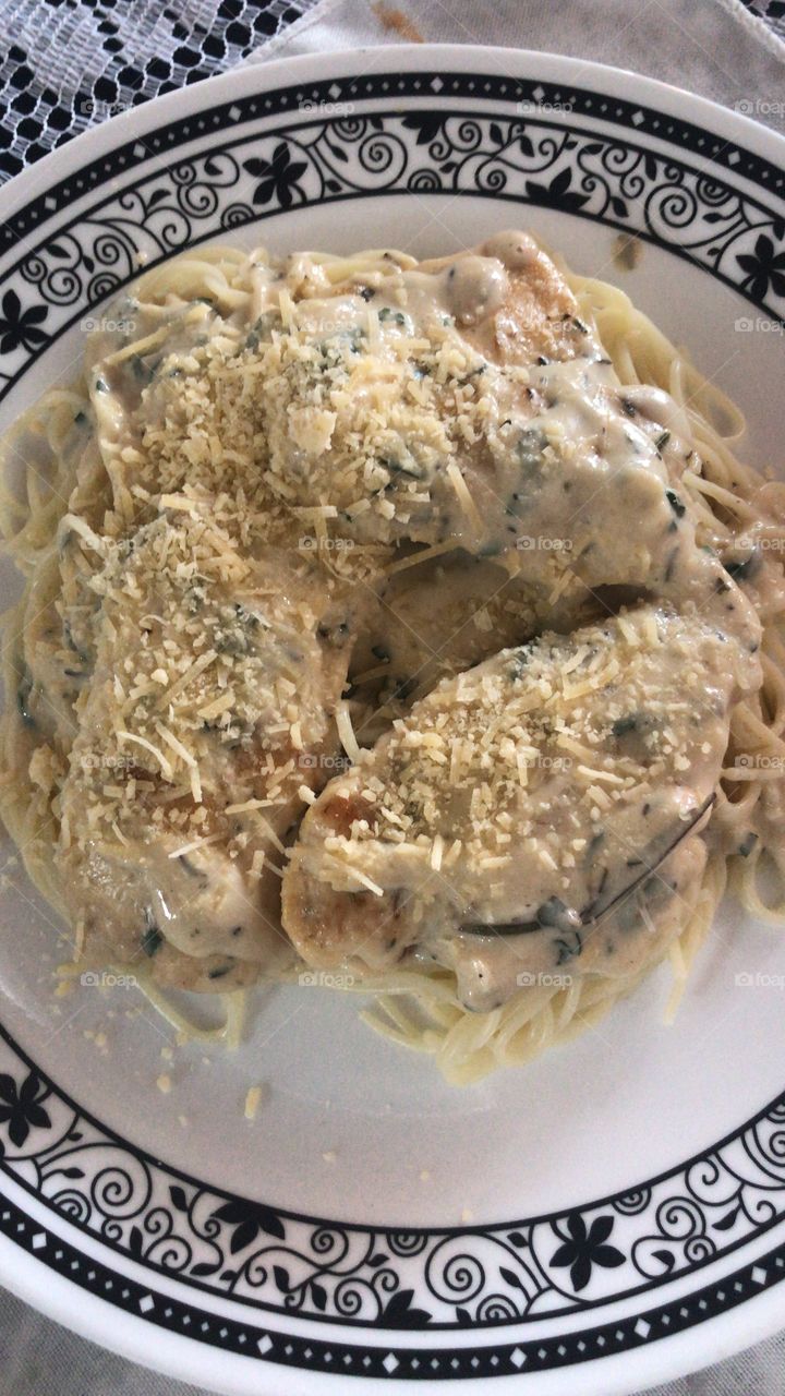 Creamy chicken herbs and cheese 