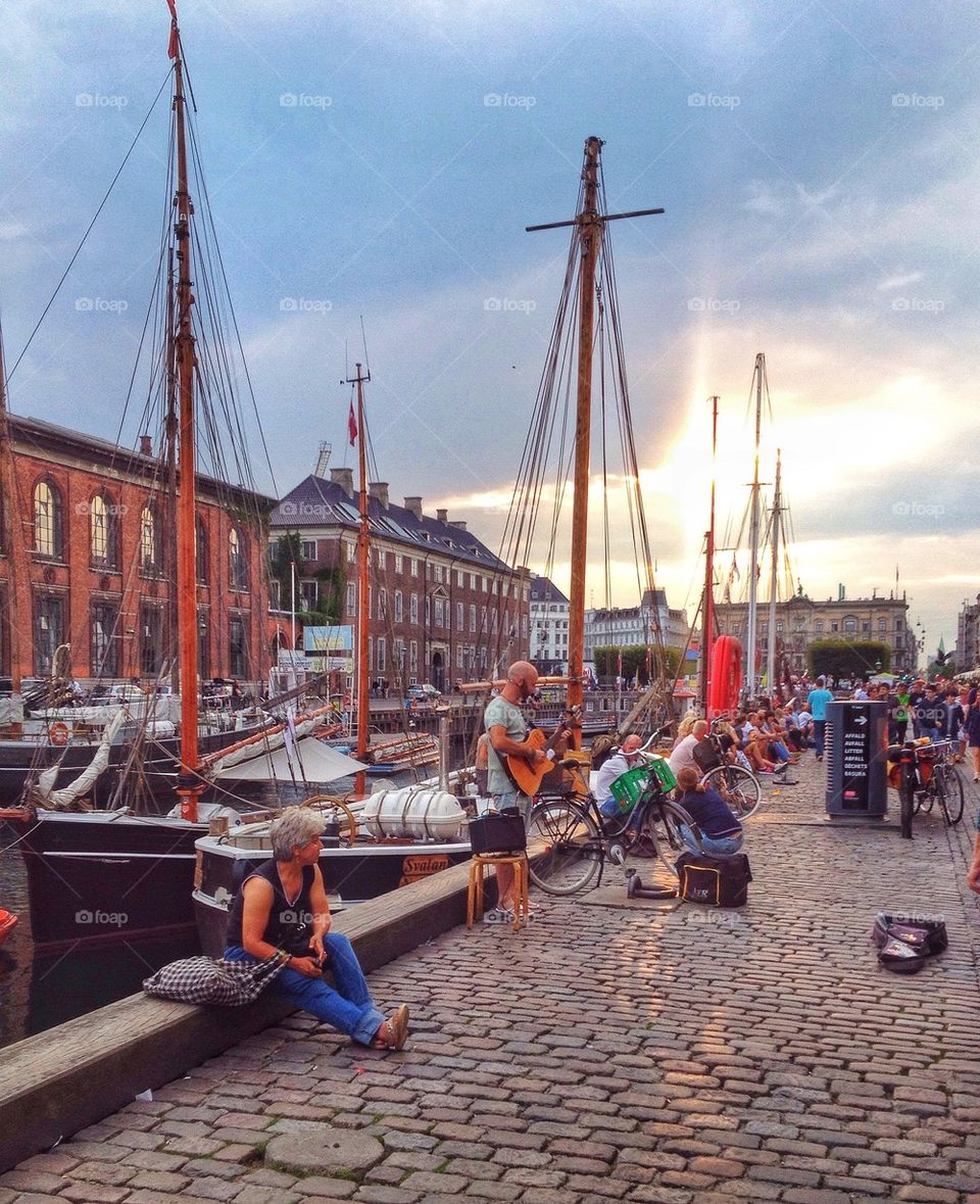 Musician at the pier in Nyhavn